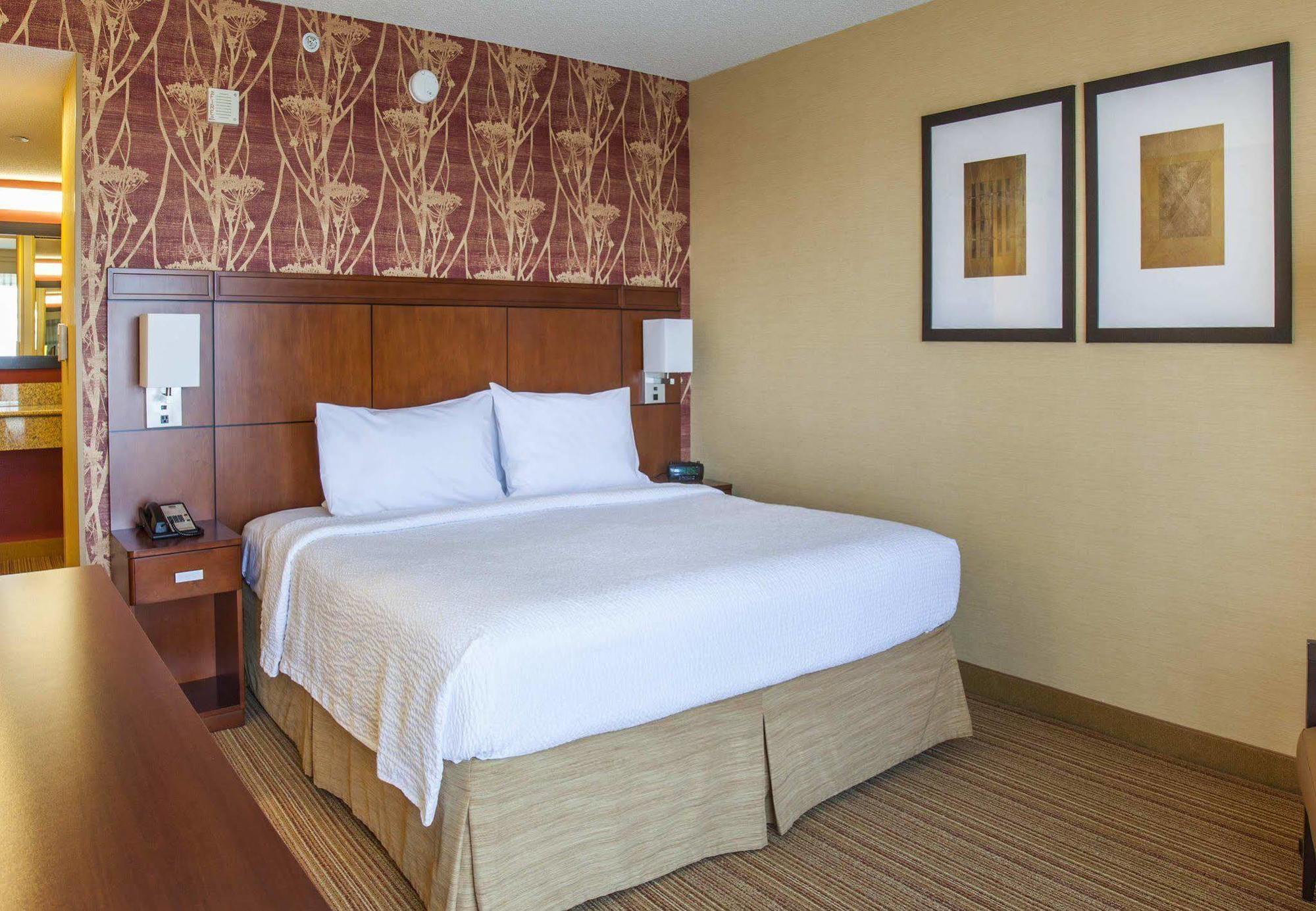 Courtyard By Marriott Airport 3* Denver