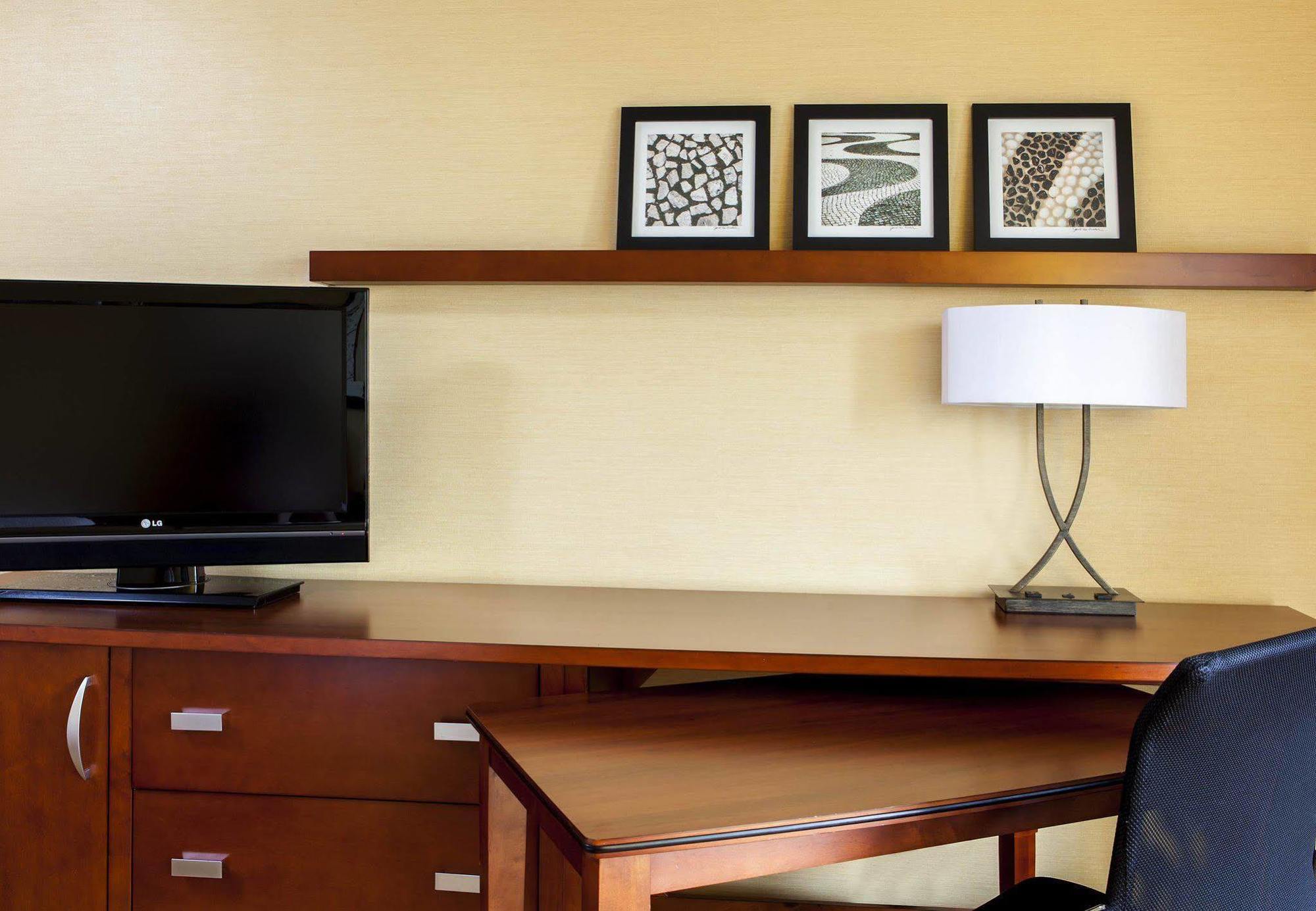 Hotel Courtyard By Marriott Airport Denver