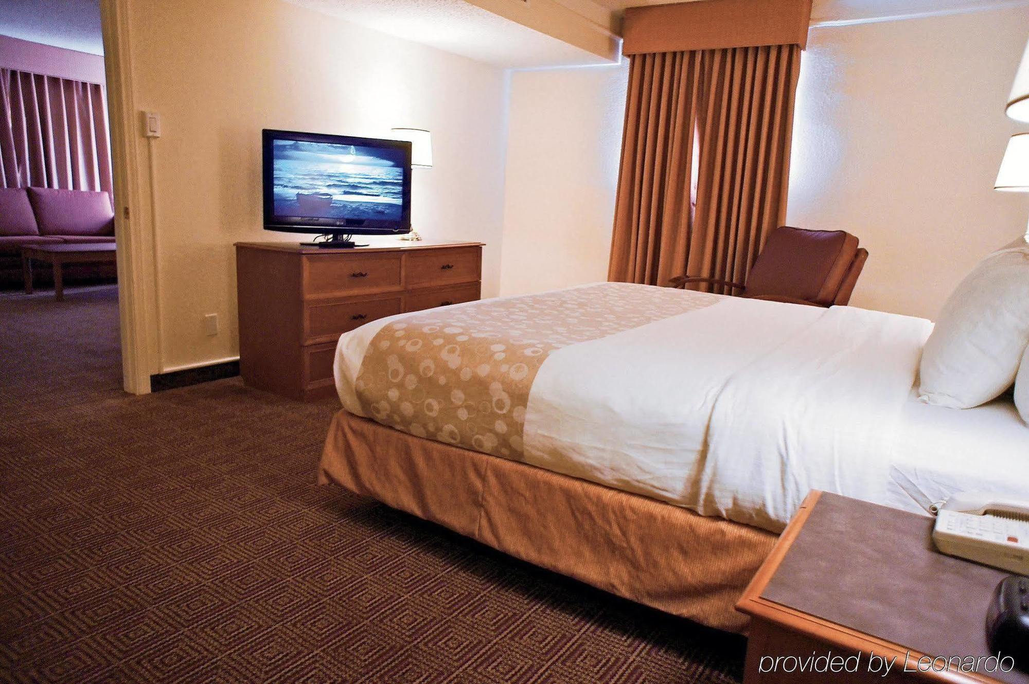 La Quinta By Wyndham Cherry Creek Hotel