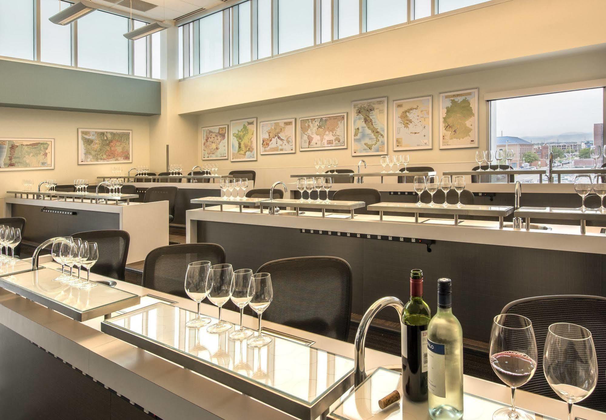 Hotel Springhill By Marriott Downtown 3*