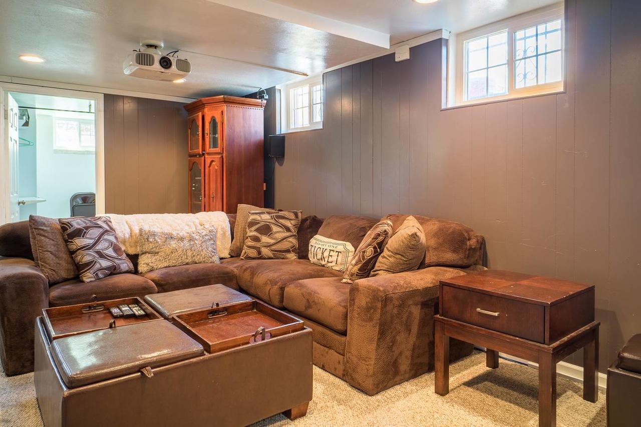 Apartment Hot Tub Movie Great For Groups Denver