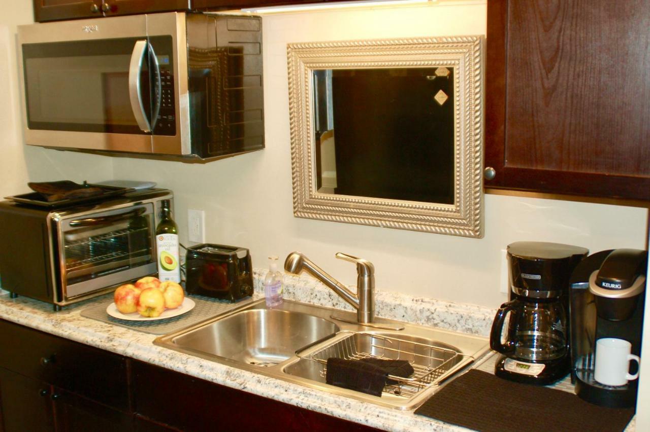 Blue Bear Den 3br 2ba Dtc Private Hot Tub Apartment