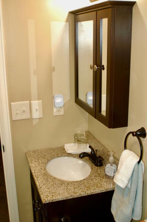 Blue Bear Den 3br 2ba Dtc Private Hot Tub Denver