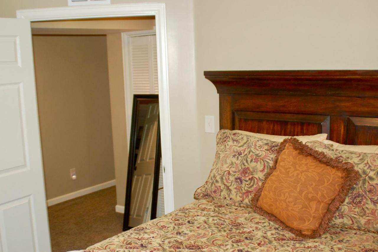 Apartment Blue Bear Den 3br 2ba Dtc Private Hot Tub Denver