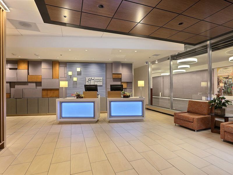 Hotel Holiday Express Downtown By Ihg 3*