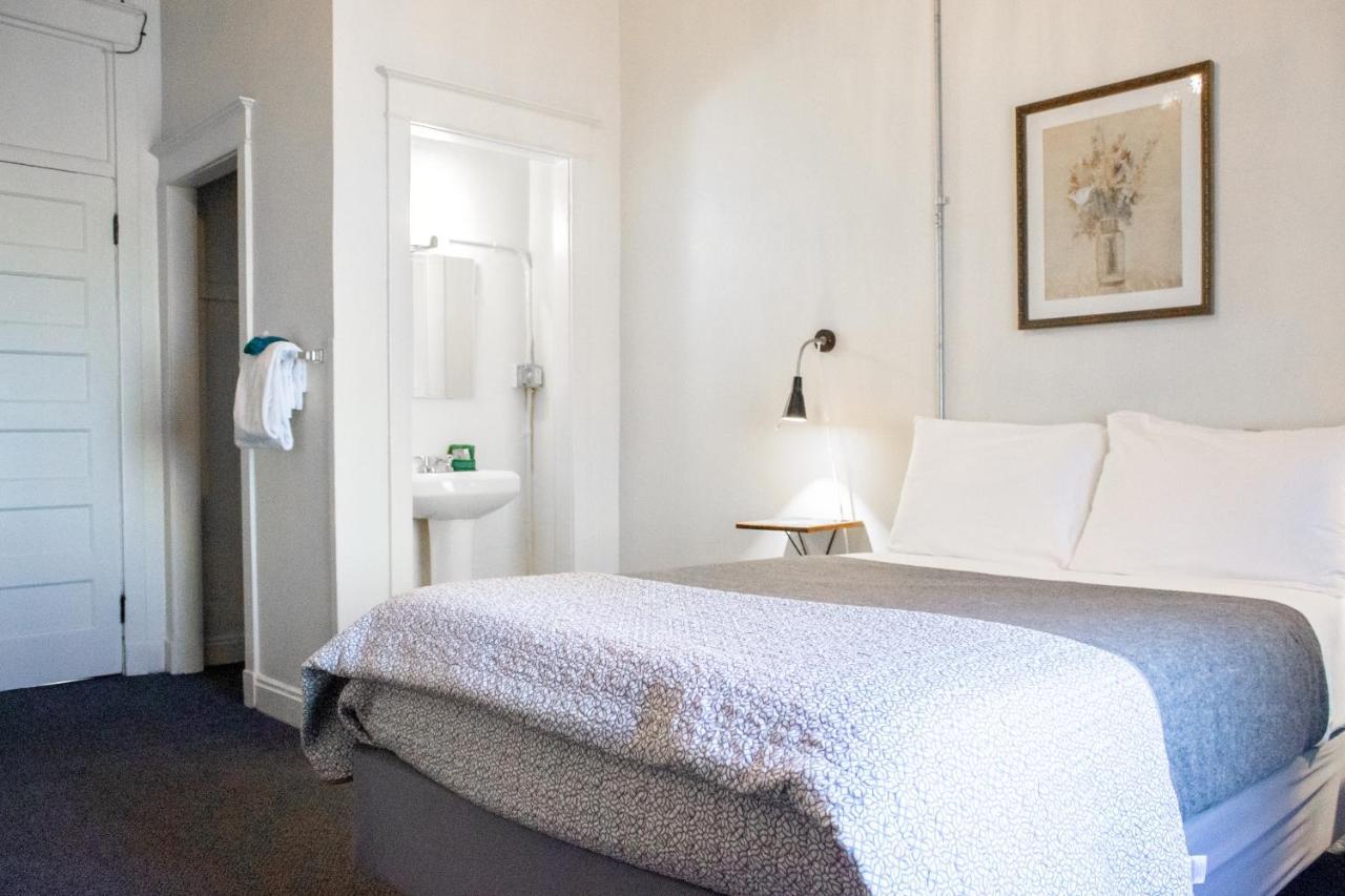 11Th Avenue Hostel Hostel