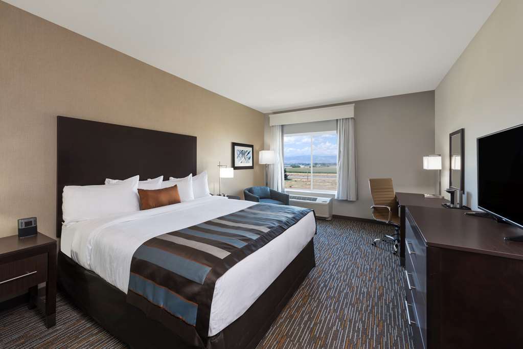 Wingate By Wyndham Airport Hotel