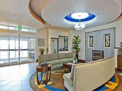 Hotel Express And East Peoria Street By Ihg 3*