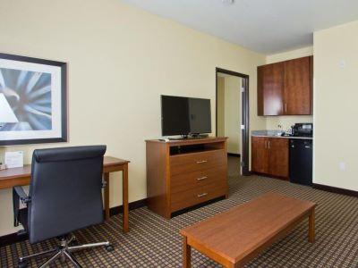 Express And East Peoria Street By Ihg 3*