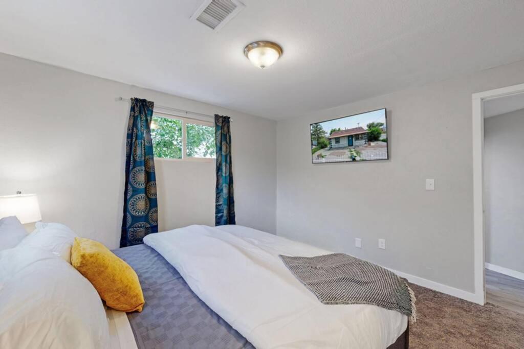 Remodeled 66th 3 King Beds In * Denver