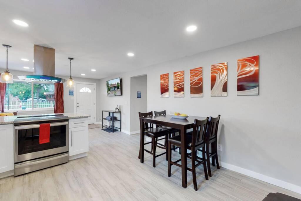 Remodeled 66th 3 King Beds In Holiday home Denver