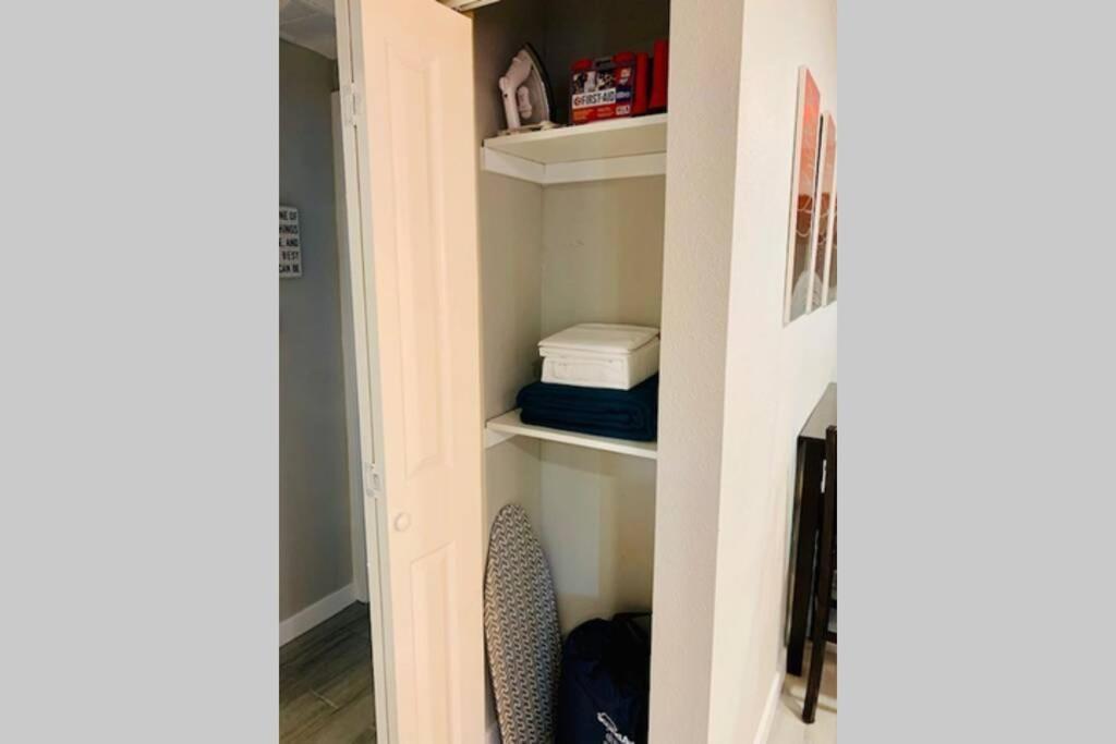 Remodeled 66th 3 King Beds In * Denver