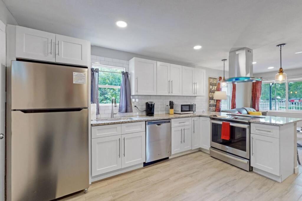 Remodeled 66th 3 King Beds In Denver