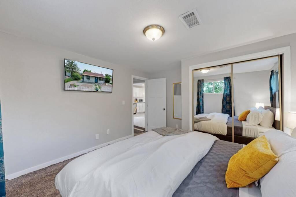 Holiday home Remodeled 66th 3 King Beds In