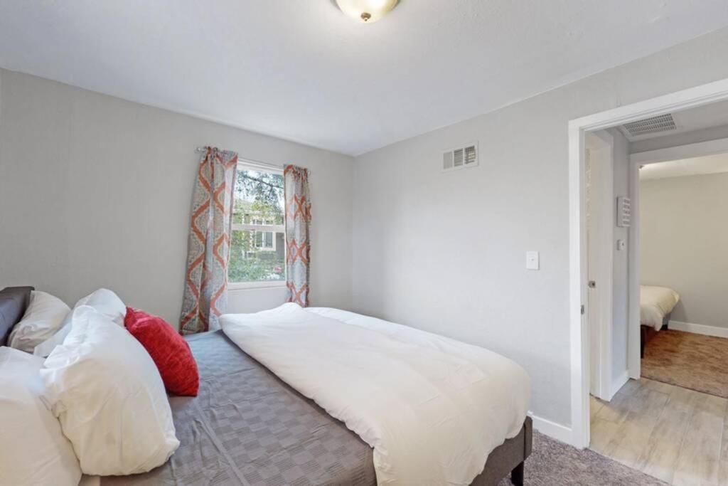 Holiday home Remodeled 66th 3 King Beds In *