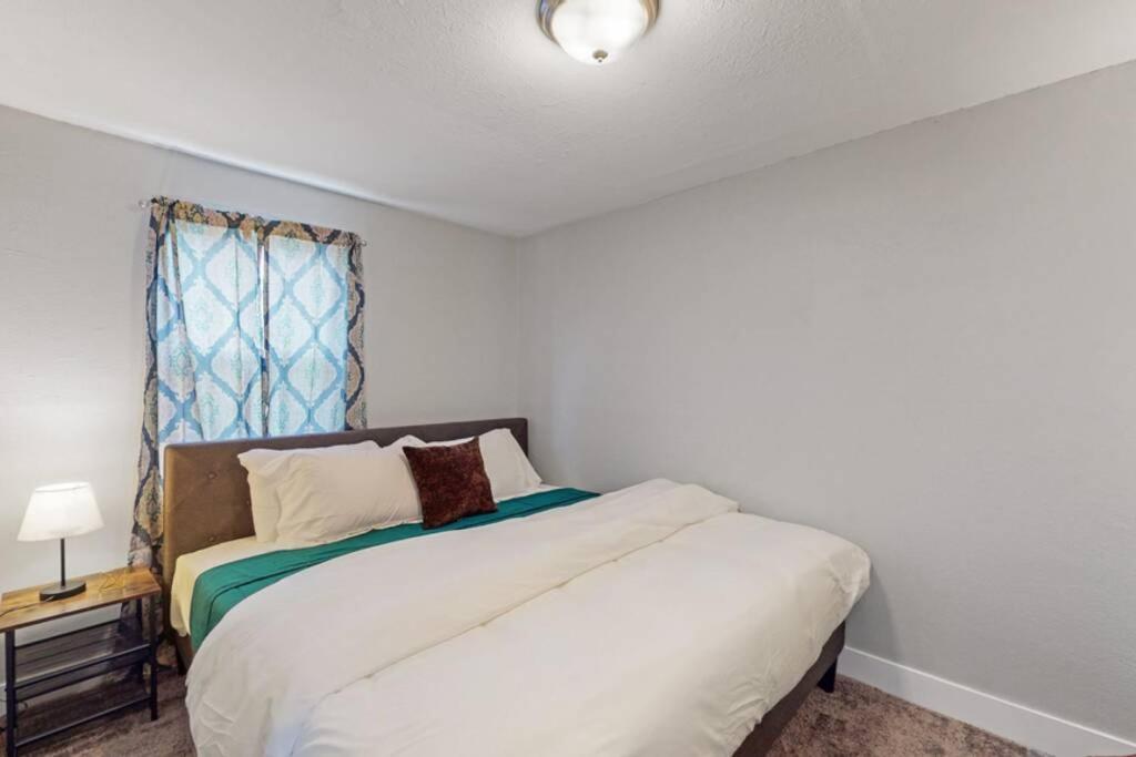 Remodeled 66th 3 King Beds In Holiday home