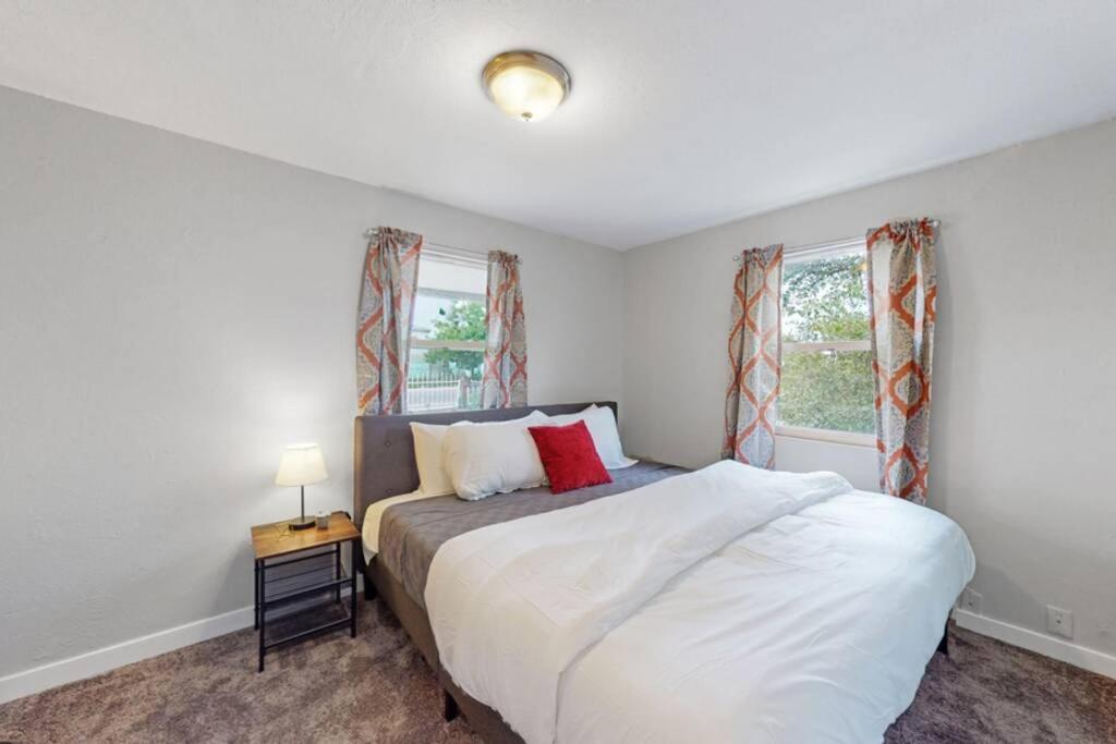 Remodeled 66th 3 King Beds In Holiday home *