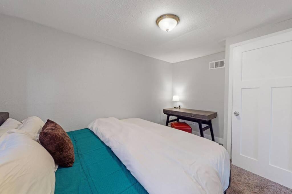 Holiday home Remodeled 66th 3 King Beds In