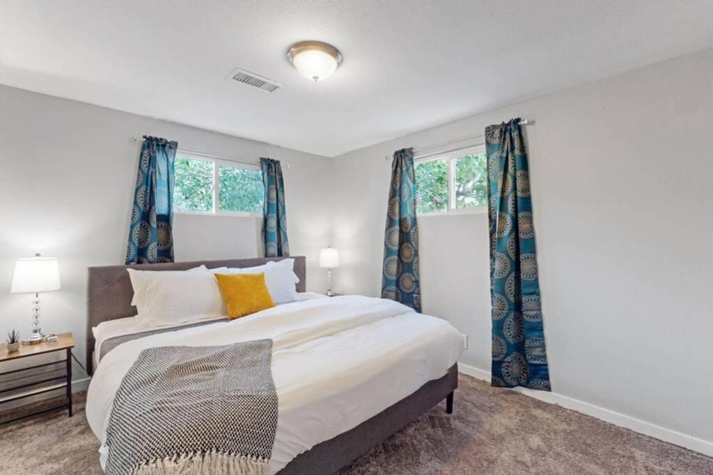 Remodeled 66th 3 King Beds In *