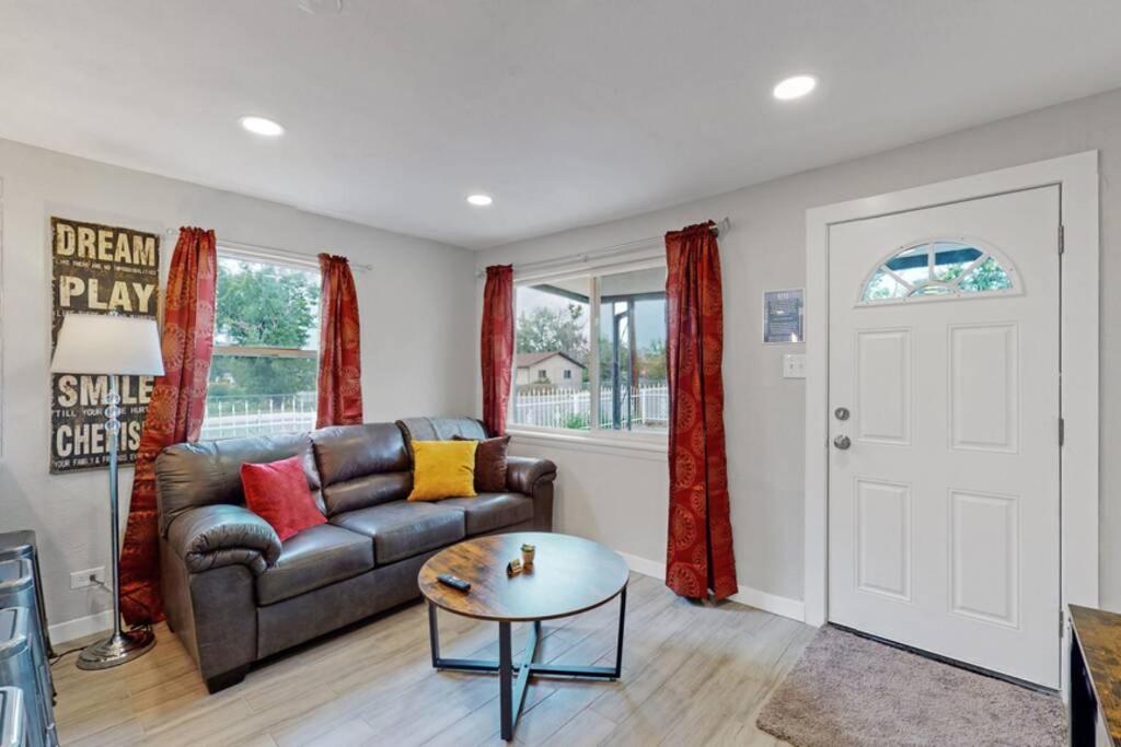 Holiday home Remodeled 66th 3 King Beds In