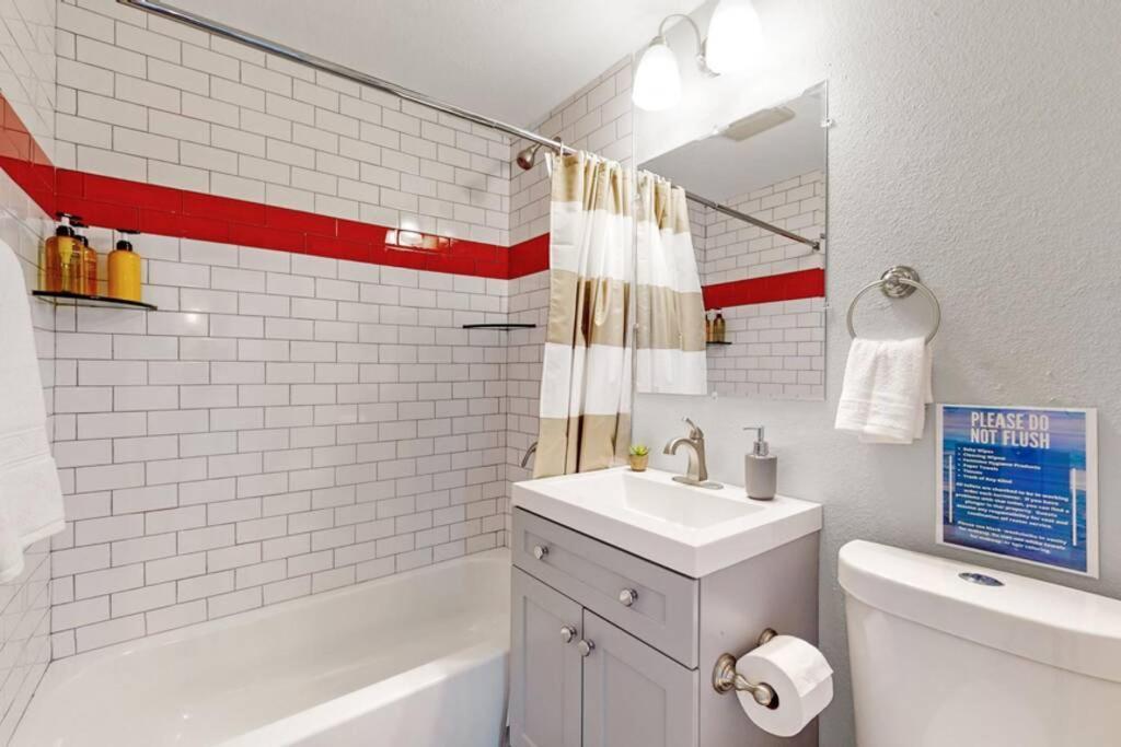 Holiday home Remodeled 66th 3 King Beds In