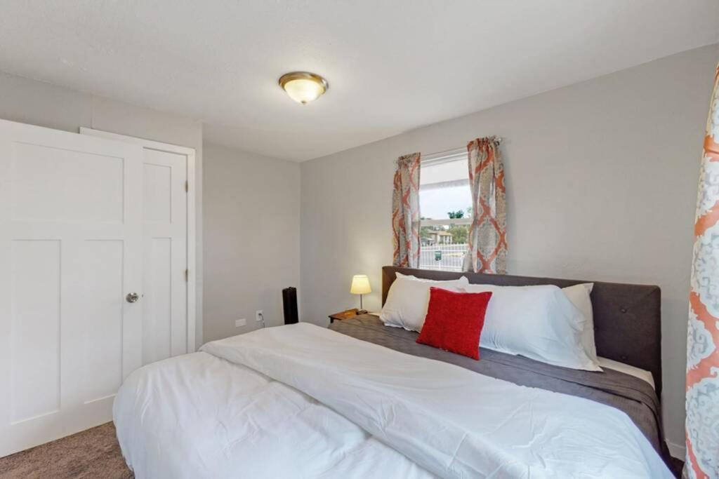 Remodeled 66th 3 King Beds In * Denver