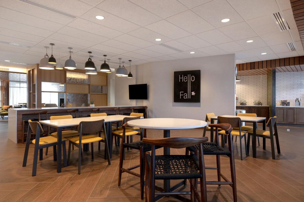 Fairfield By Marriott & Airport At Gateway Park Hotel 3*