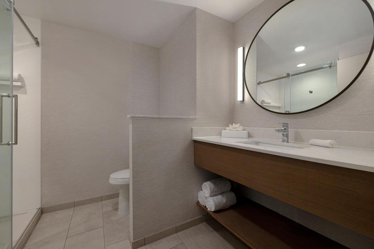 Fairfield By Marriott & Airport At Gateway Park 3*