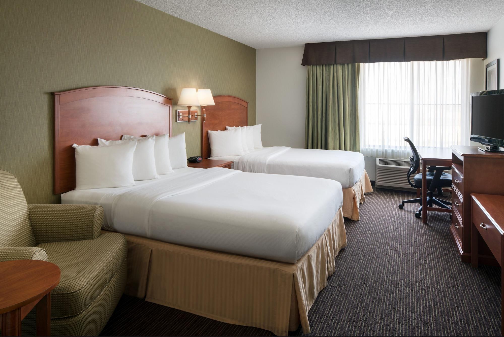 Hotel Spark By Hilton International Airport 3*
