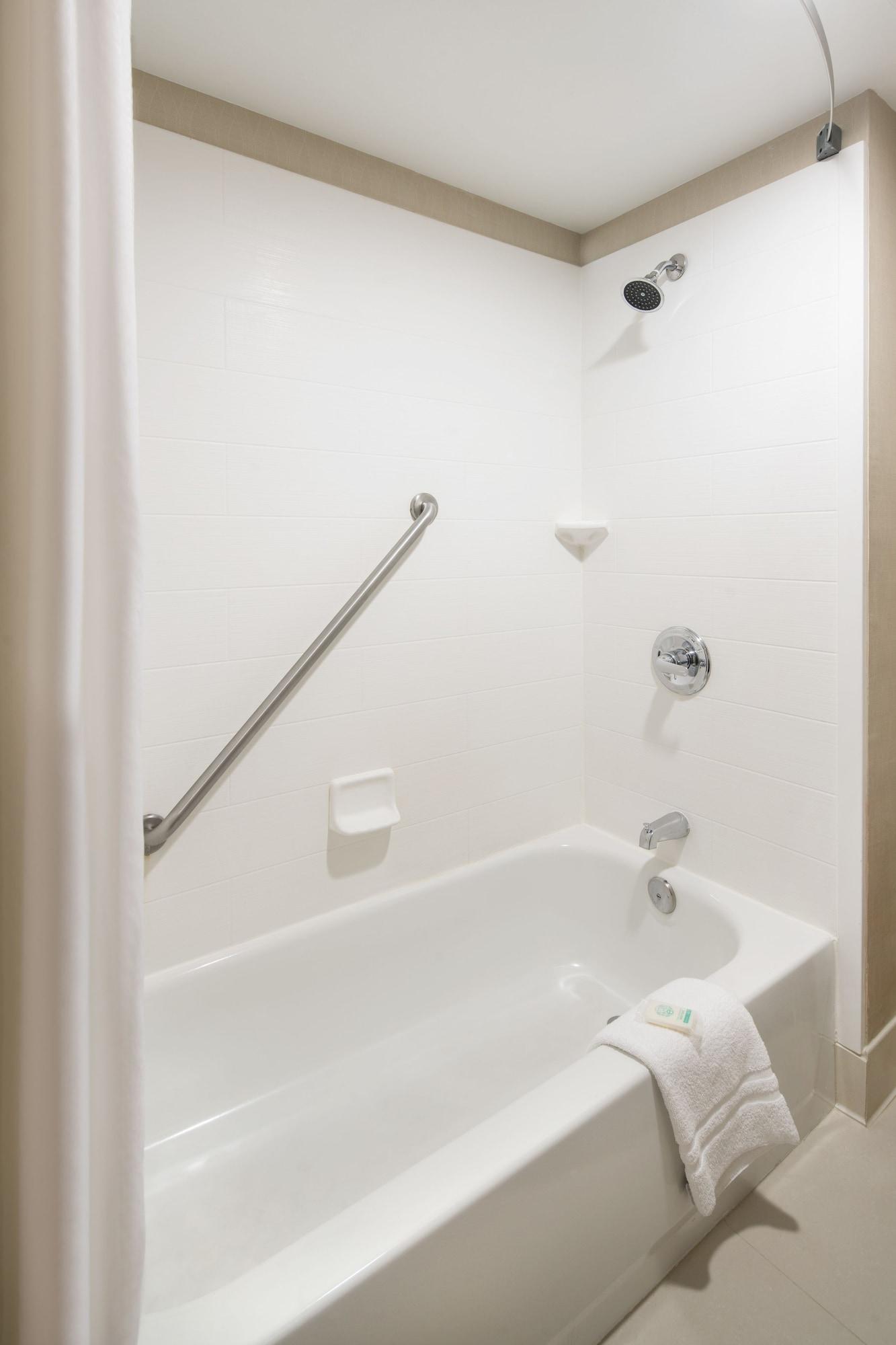 Spark By Hilton International Airport 3*