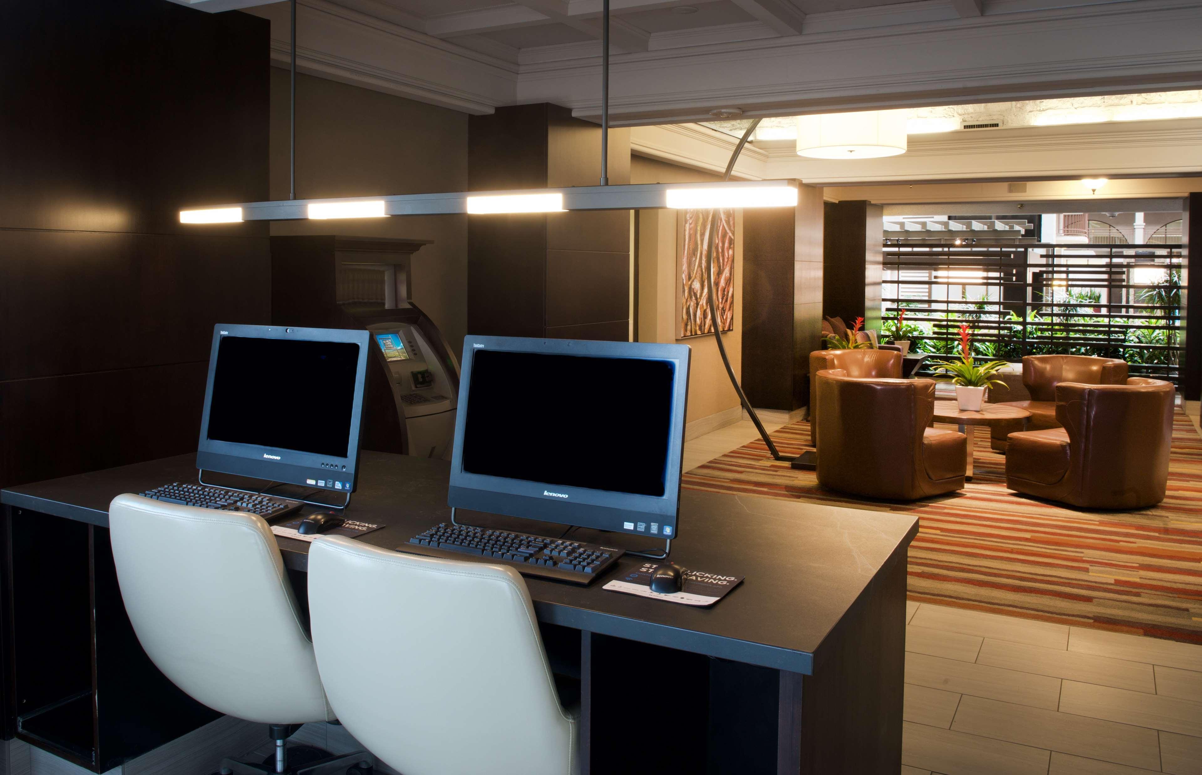 Hotel Embassy By Hilton Tech Center North