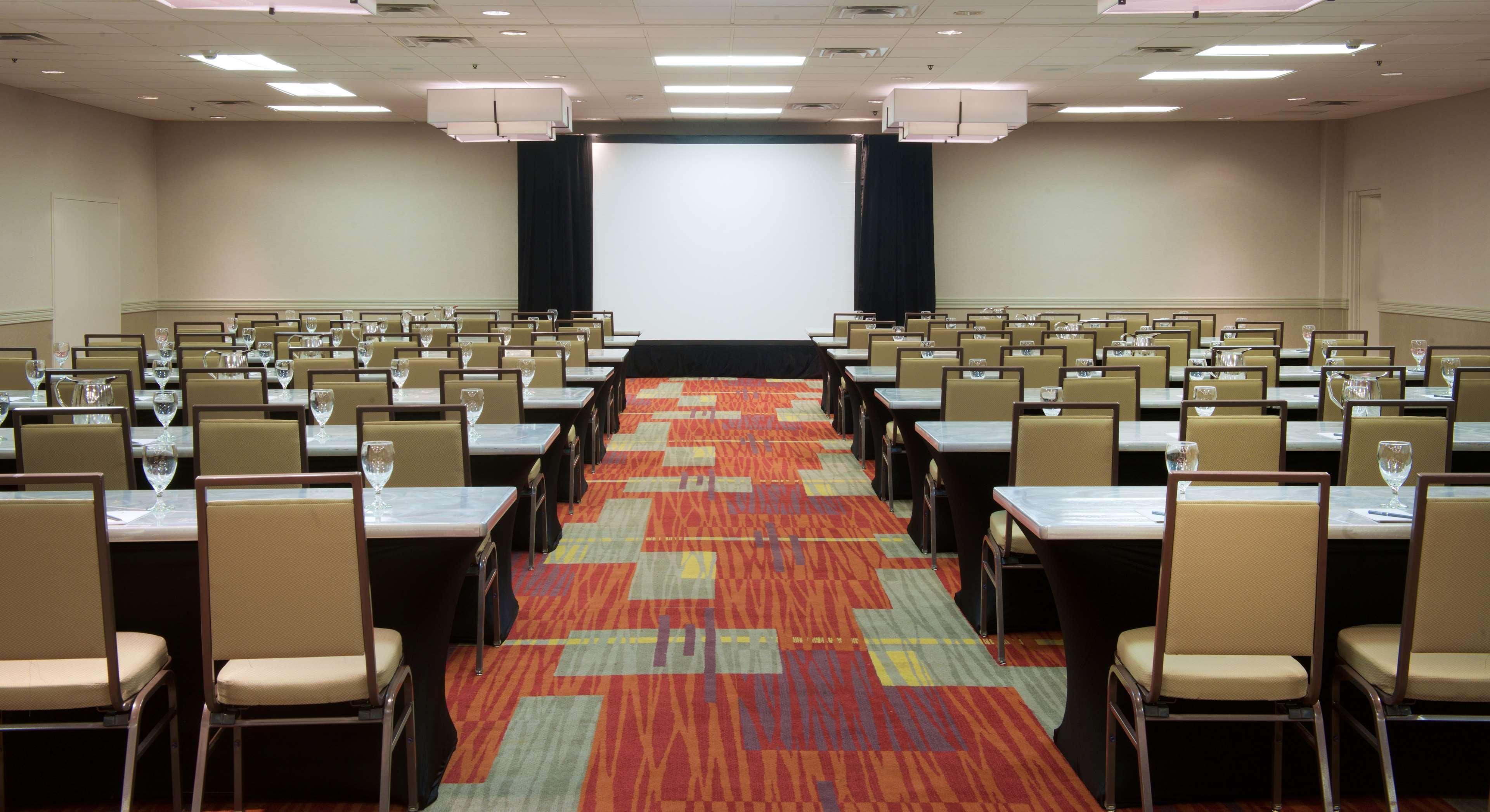 Hotel Embassy By Hilton Tech Center North 3*