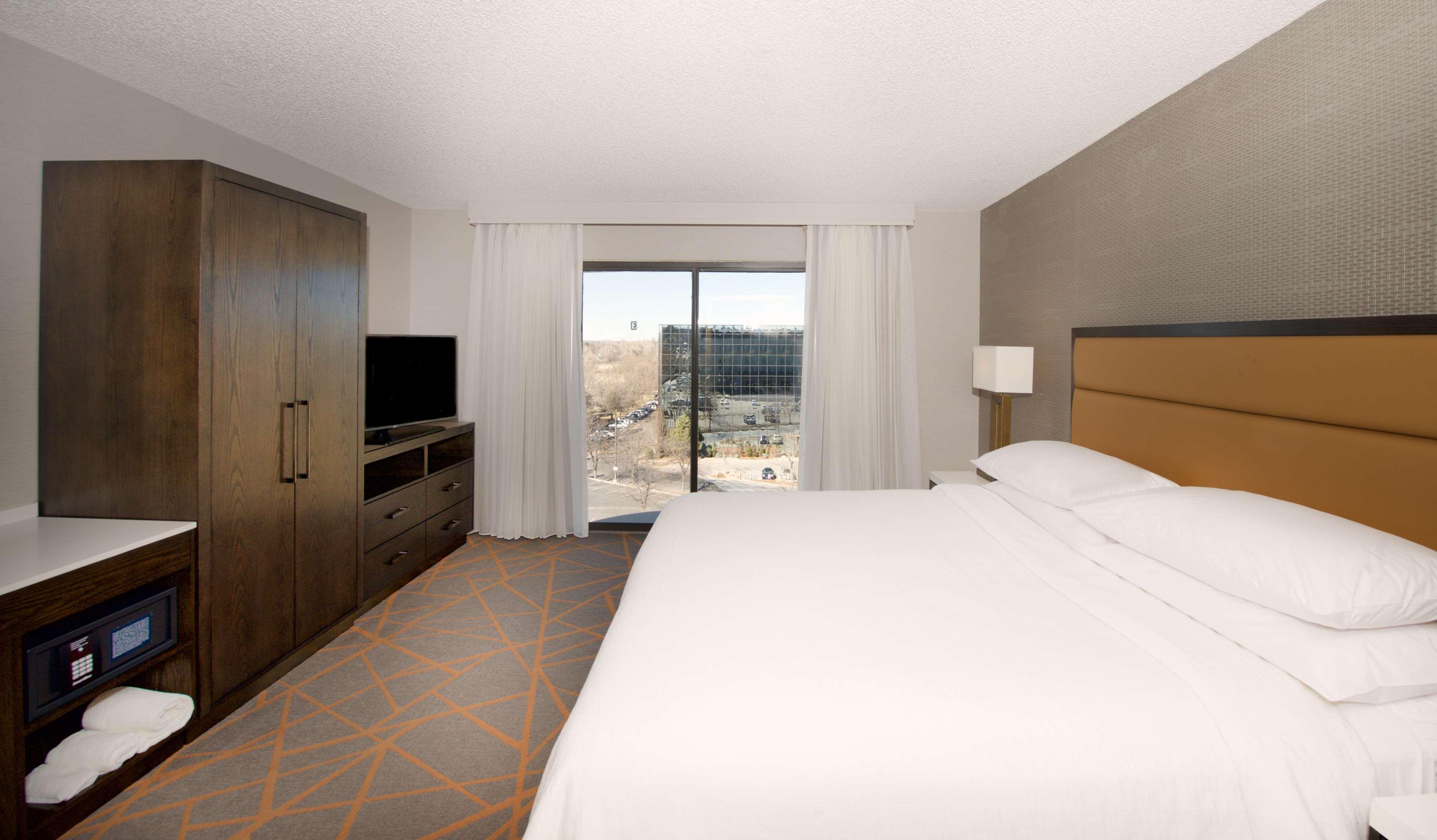 Embassy By Hilton Tech Center North 3*