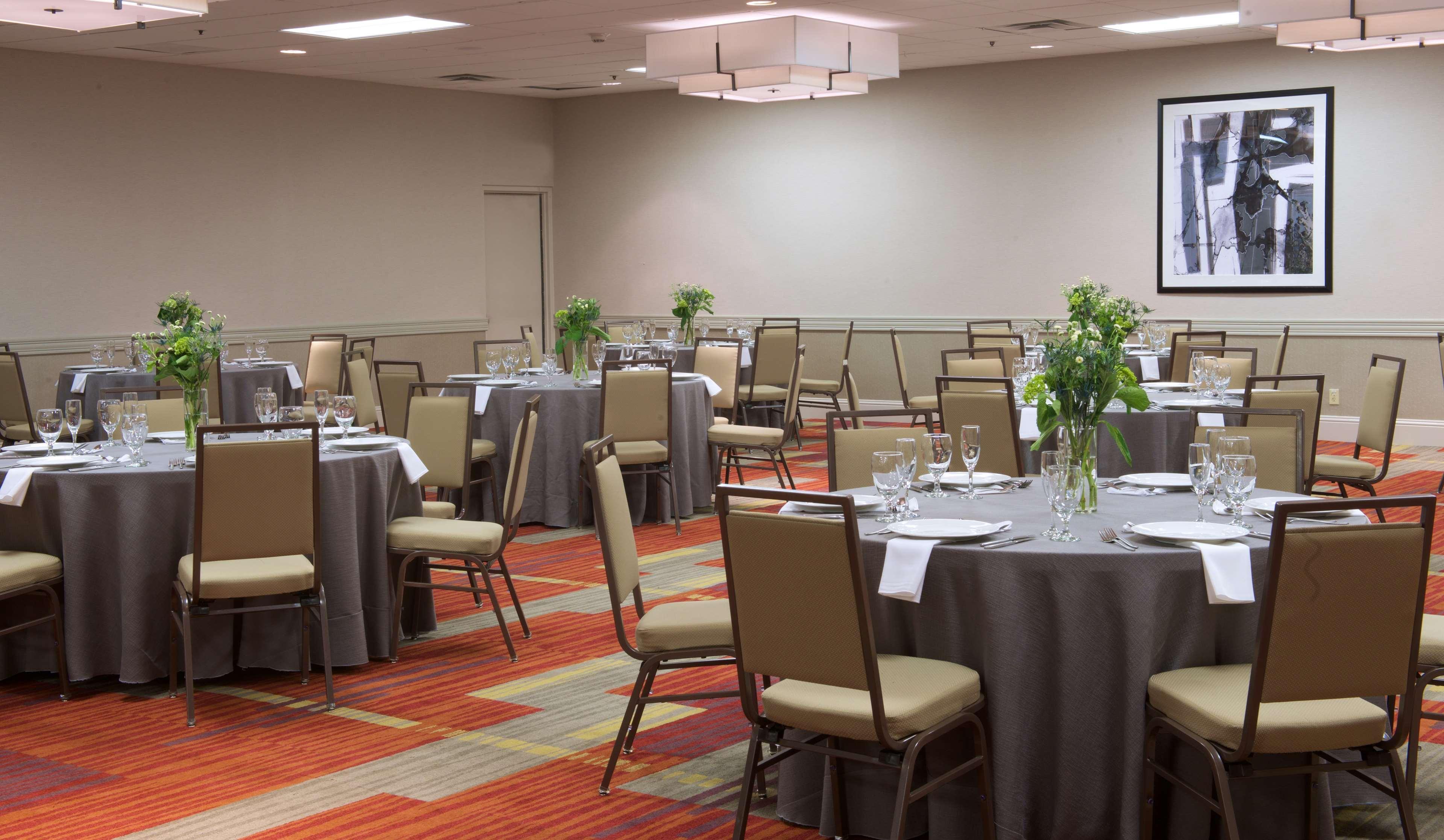 Embassy By Hilton Tech Center North 3*