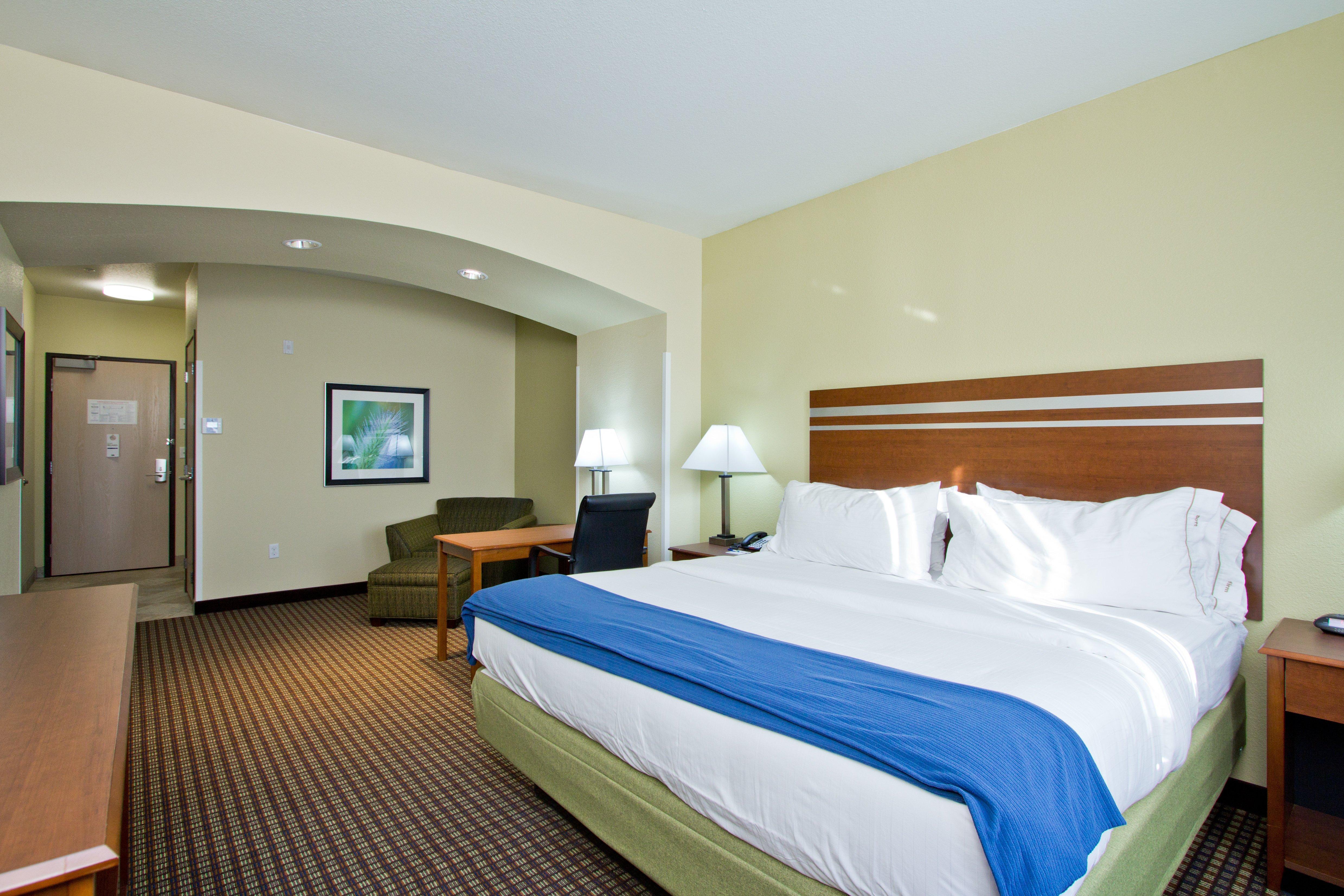 Hotel Express And East Peoria Street By Ihg