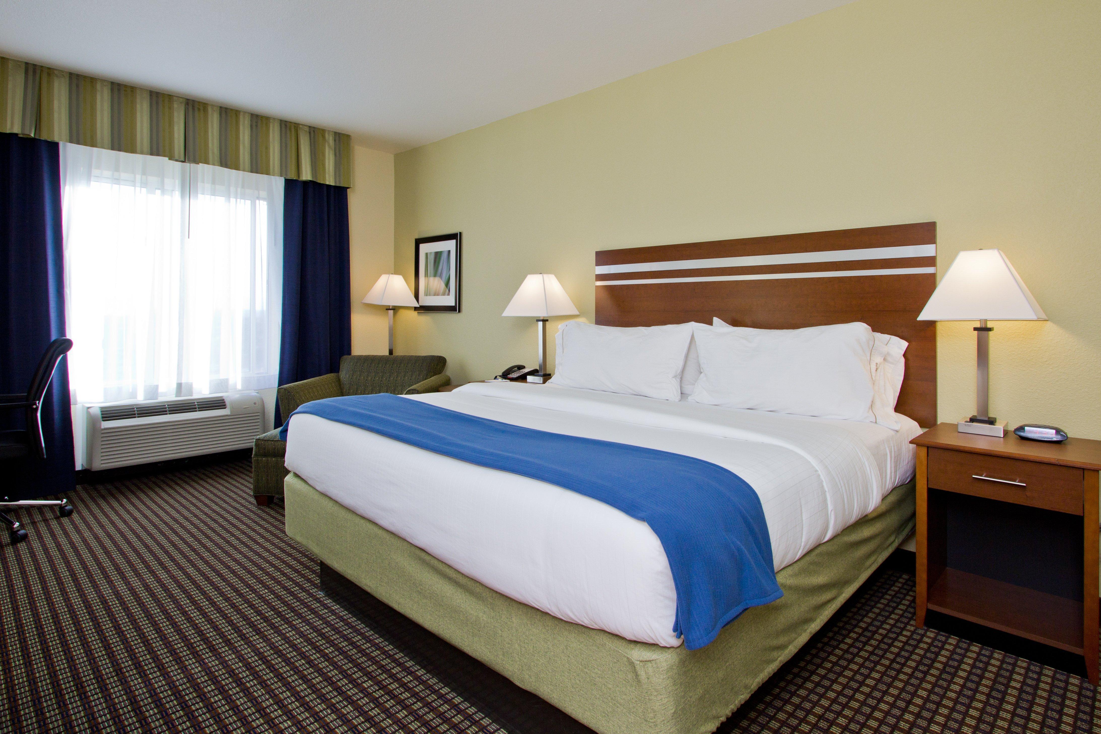 Express And East Peoria Street By Ihg 3*