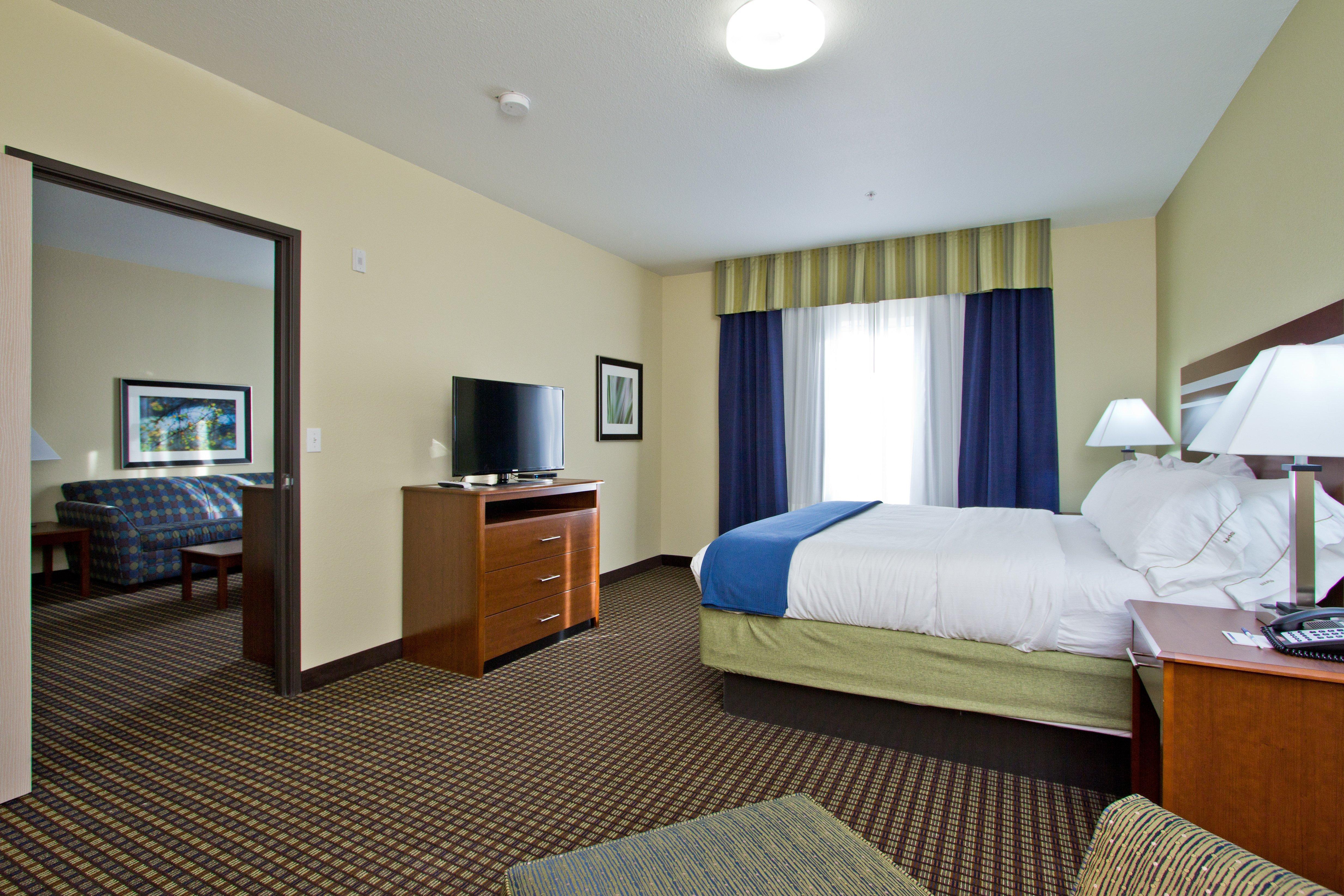Express And East Peoria Street By Ihg 3*