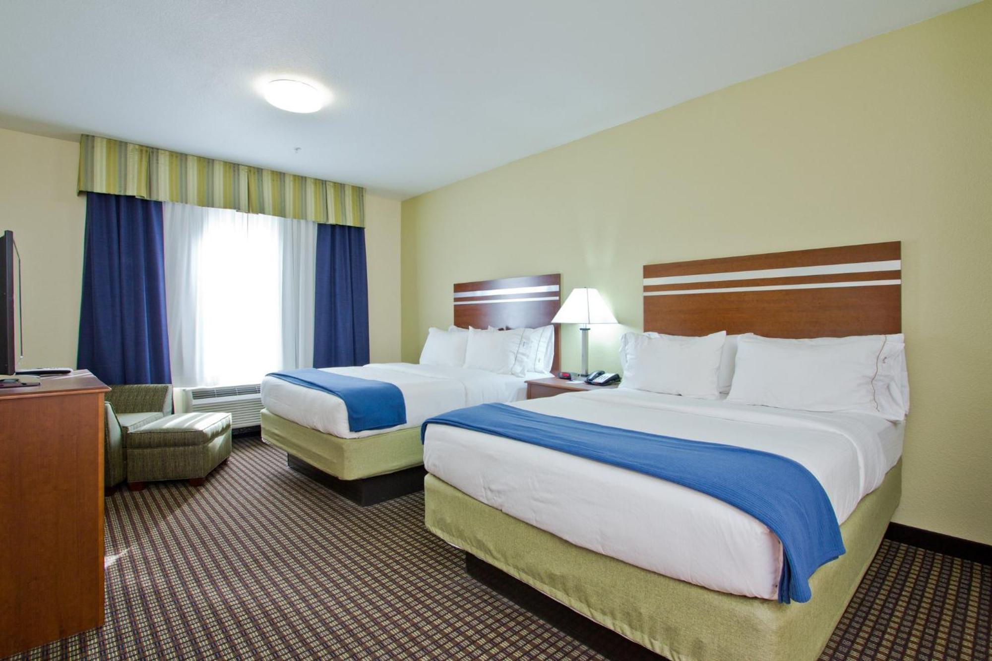 Express And East Peoria Street By Ihg 3*