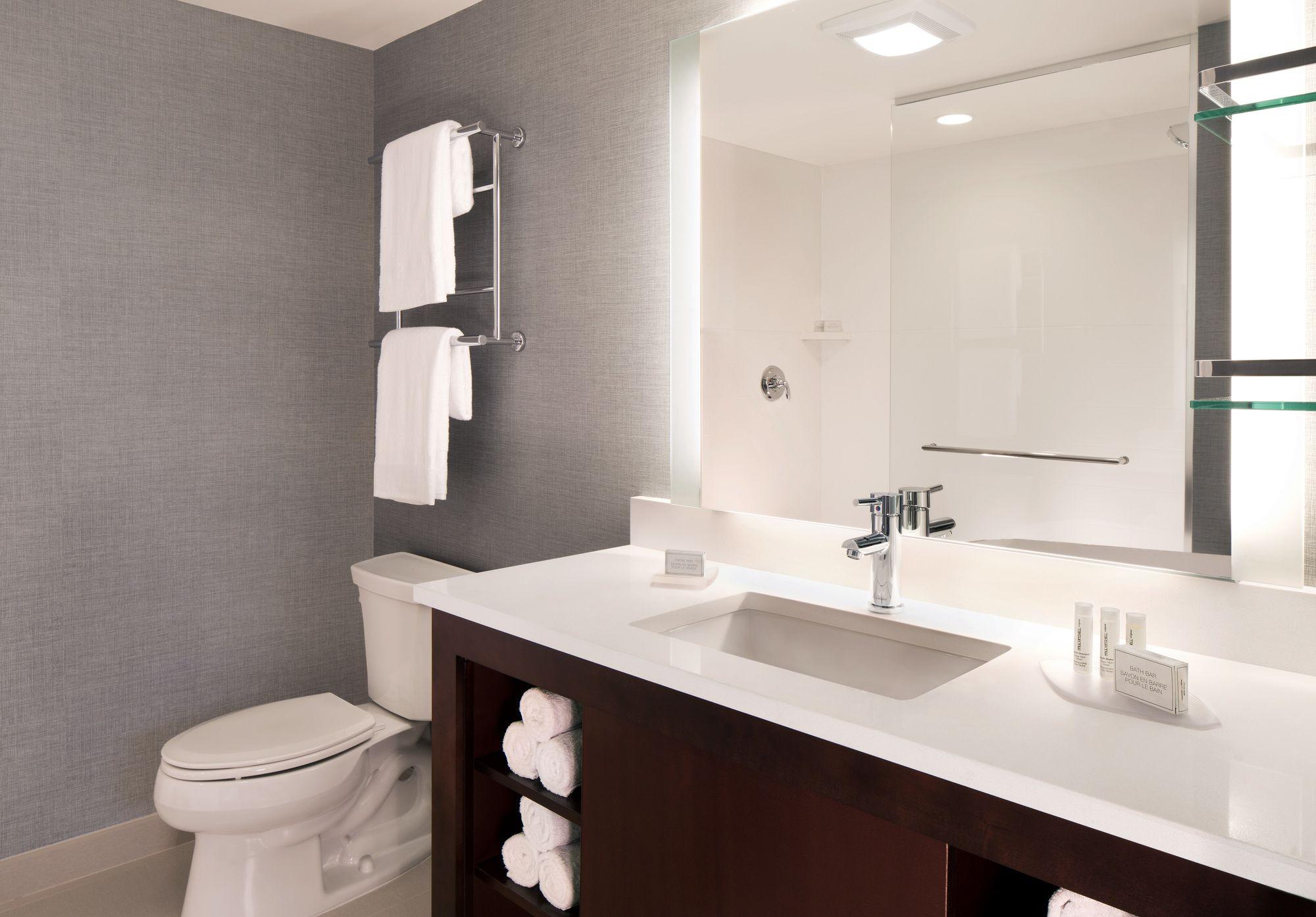 Hotel By Marriott Airport/convention Center 3*