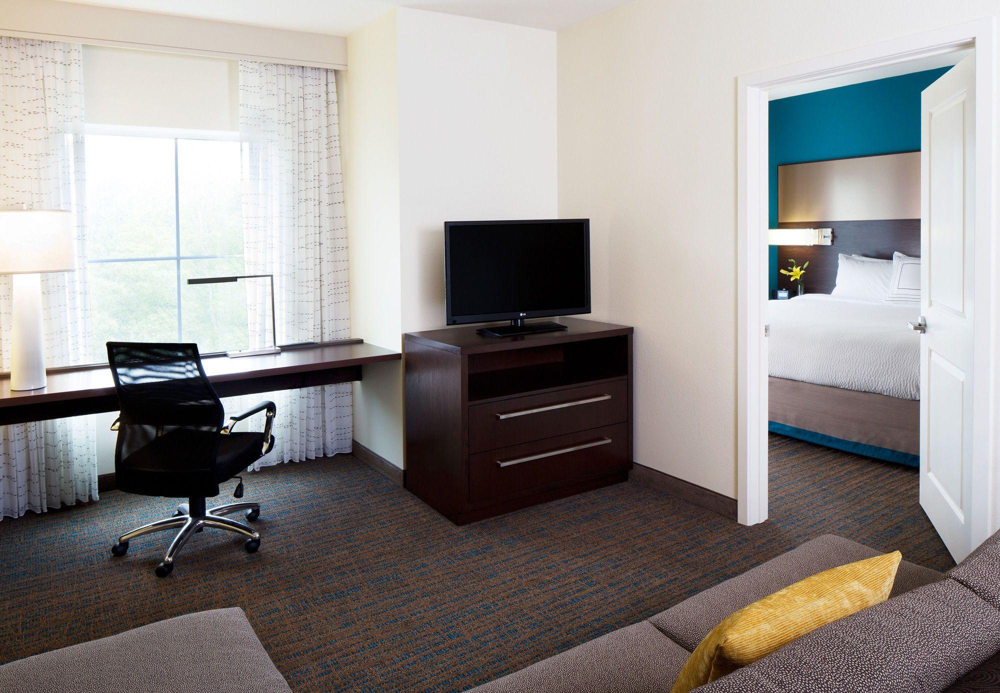 By Marriott Airport/convention Center Hotel 3*