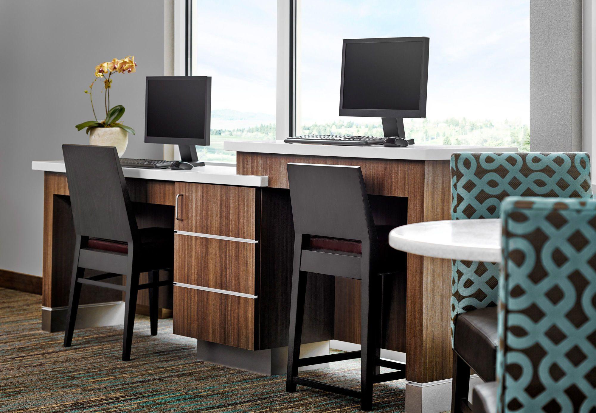 By Marriott Airport/convention Center Hotel 3*