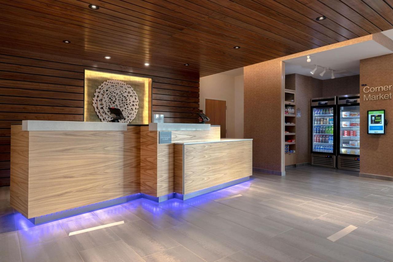 Fairfield By Marriott & Airport At Gateway Park Hotel