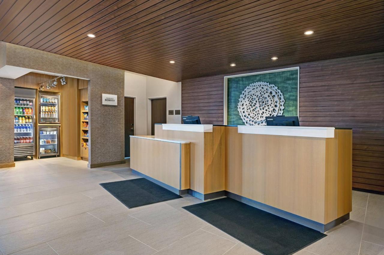 Fairfield By Marriott & Airport At Gateway Park Hotel 3*