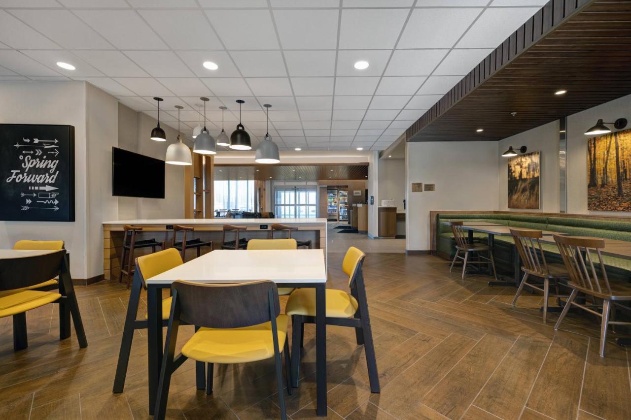 Fairfield By Marriott & Airport At Gateway Park Hotel 3*