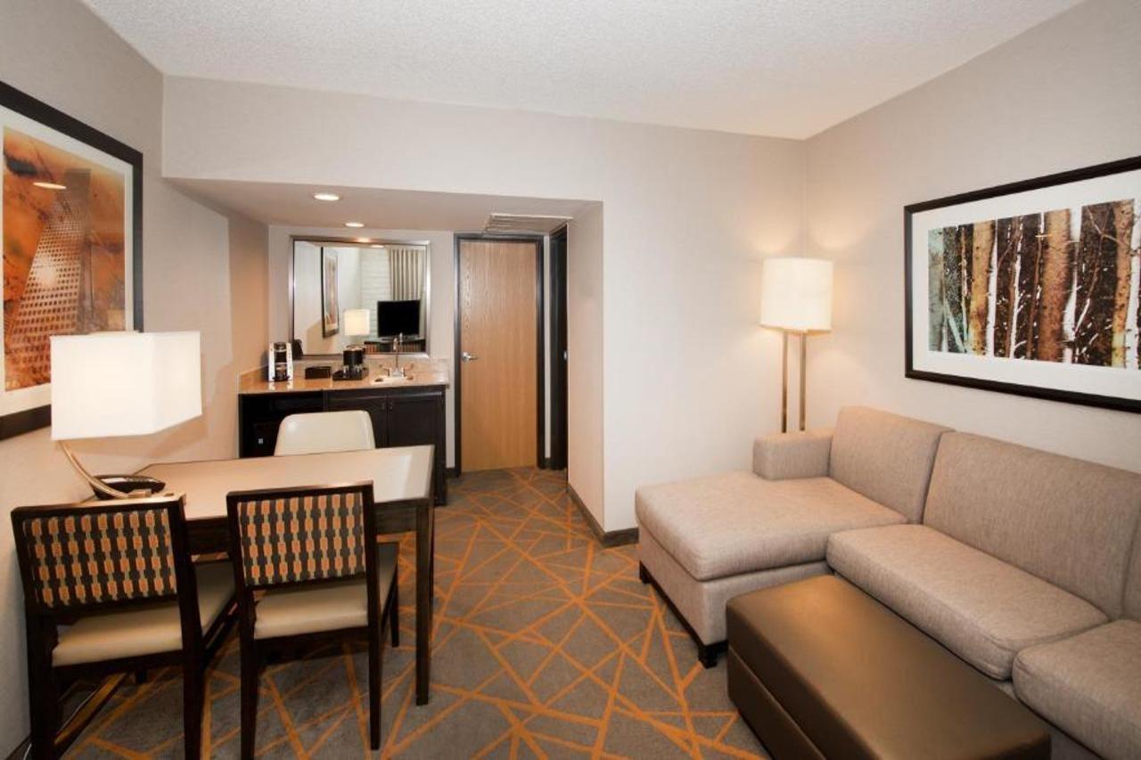Hotel Embassy By Hilton Tech Center North 3*