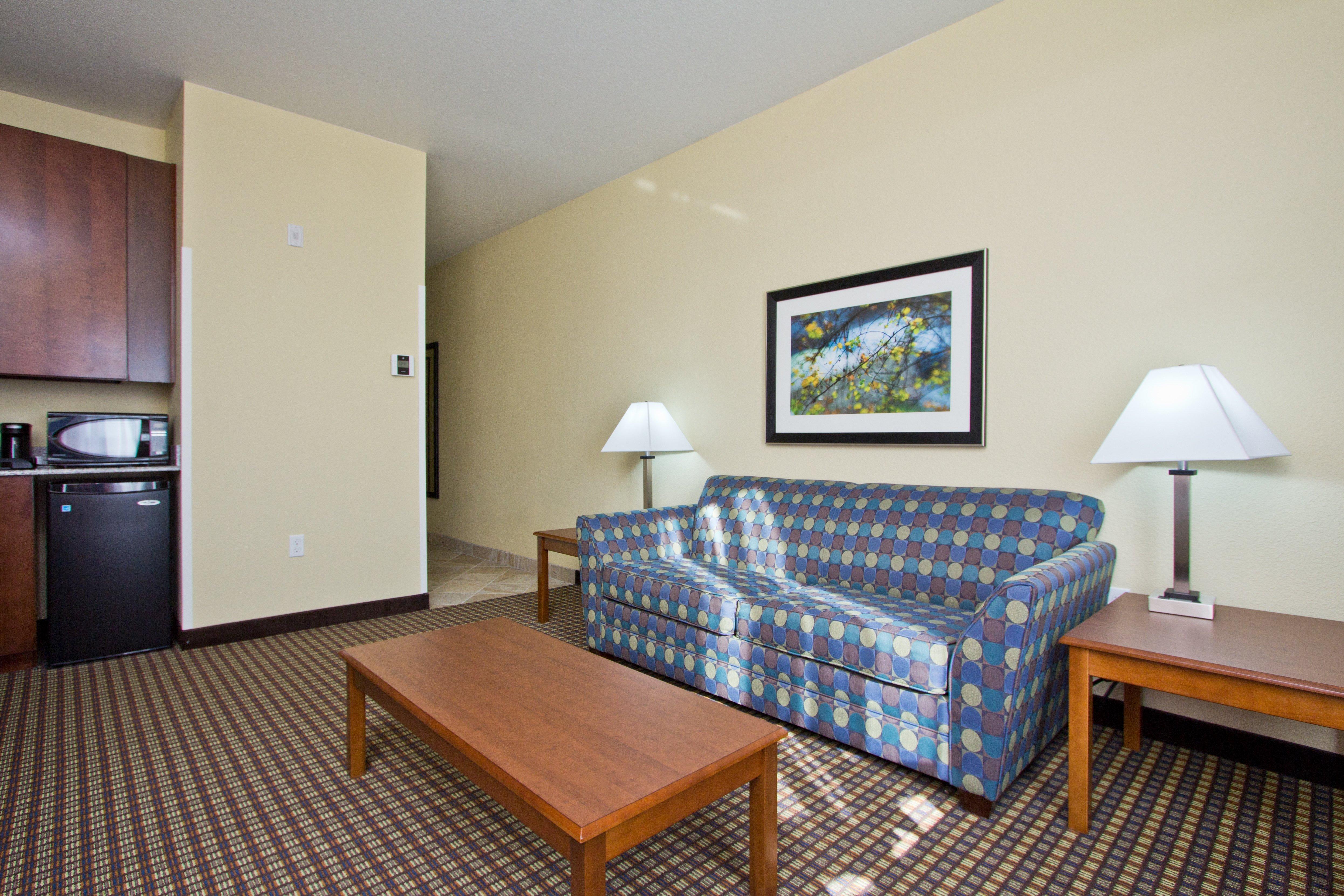 Express And East Peoria Street By Ihg 3*