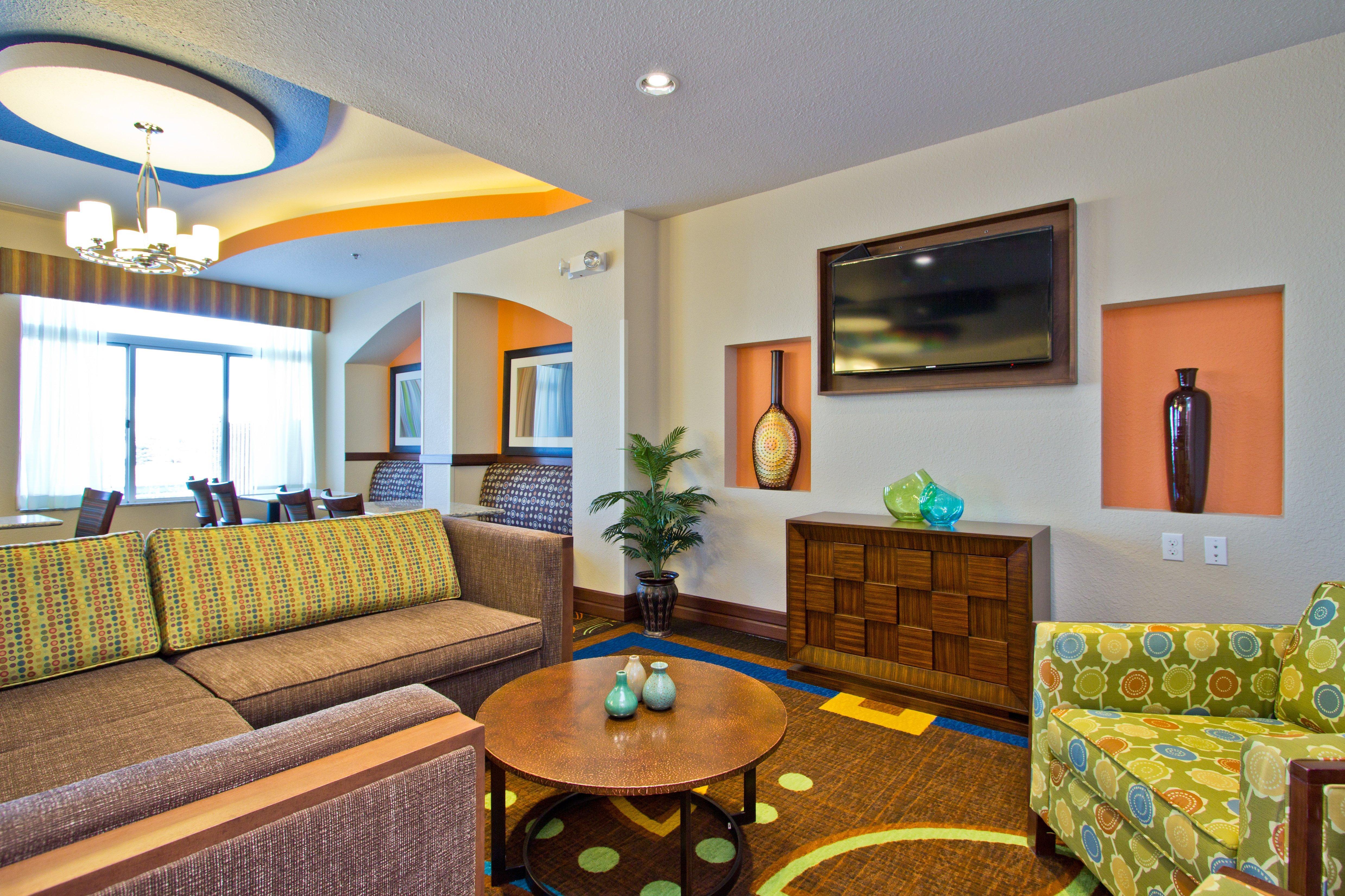 Hotel Express And East Peoria Street By Ihg