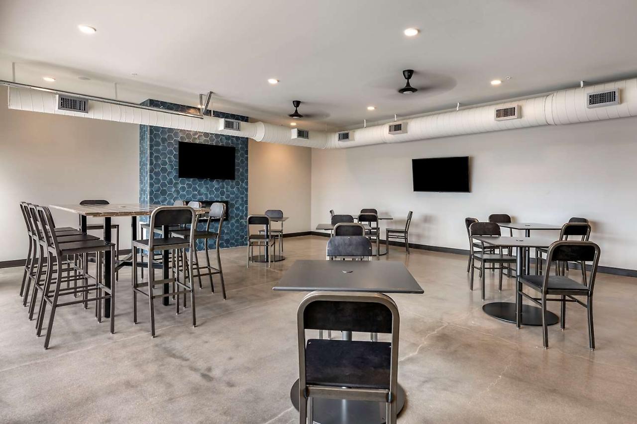 Vib By Western Rino Denver