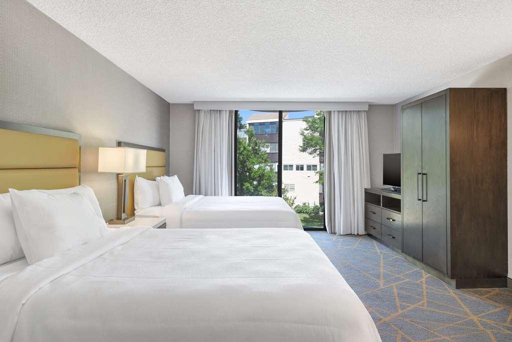 Embassy By Hilton Tech Center North 3*