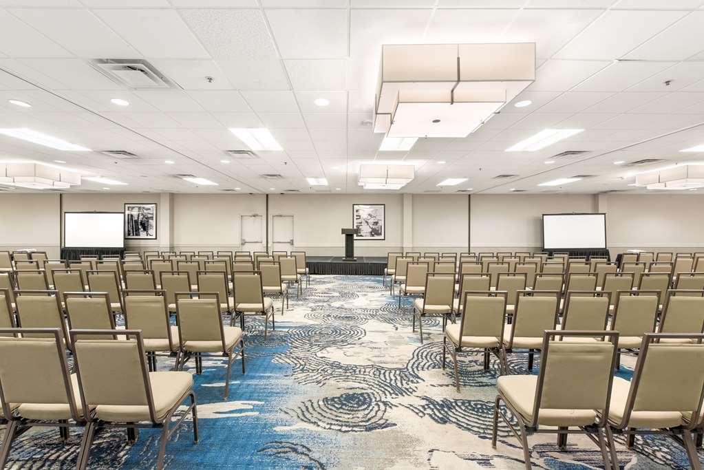 Embassy By Hilton Tech Center North 3*